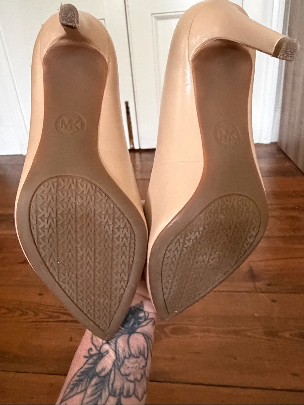 Michael Kors Beige Pointed-Toe Leather Pumps - Picture 4 of 5